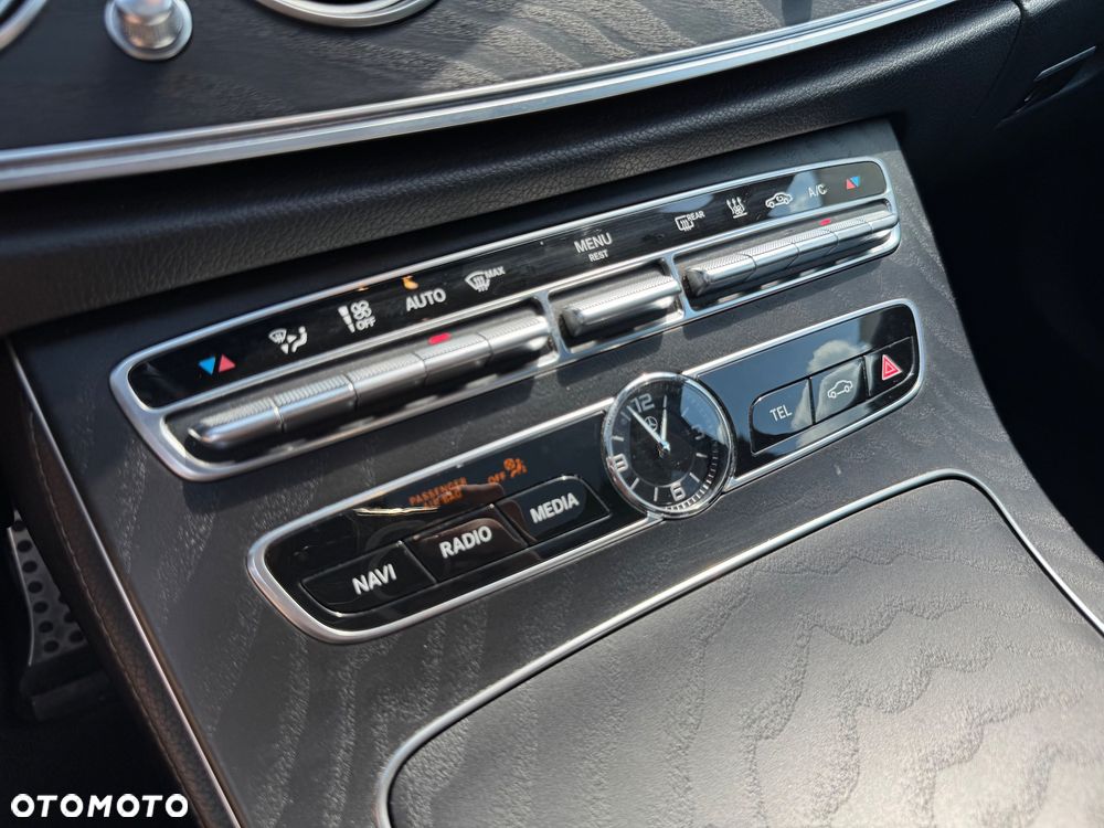 Mercedes-Benz Klasa E 200 4-Matic 9G-TRONIC - 19