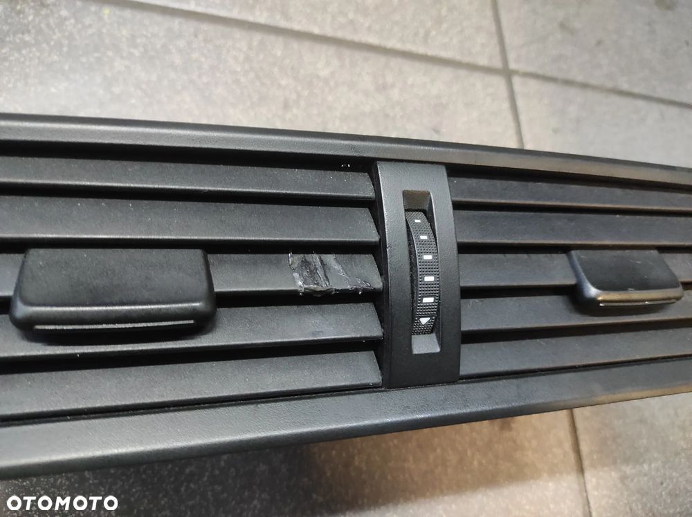 SKODA FABIA 3 ŚRODKOWA KRATKA NAWIEWU 6V0820951B CAŁA WYSYŁKA !!!!!!! - 2