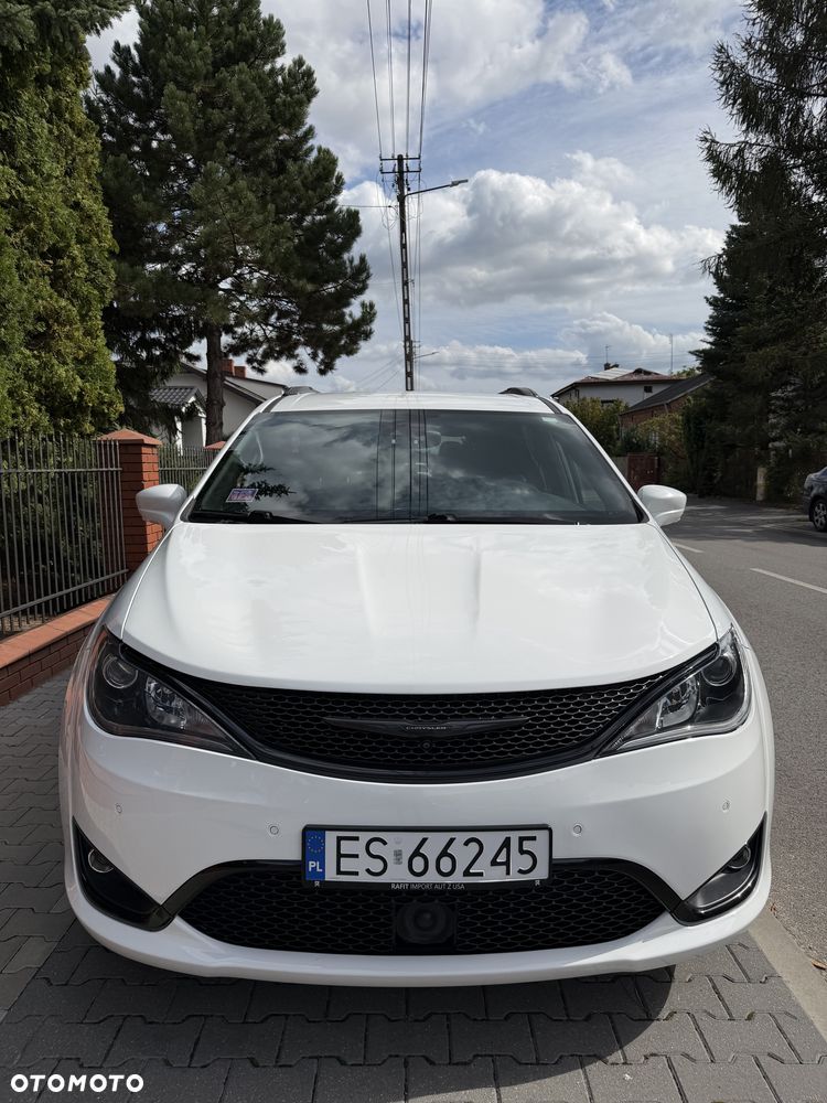 Chrysler Pacifica - 2