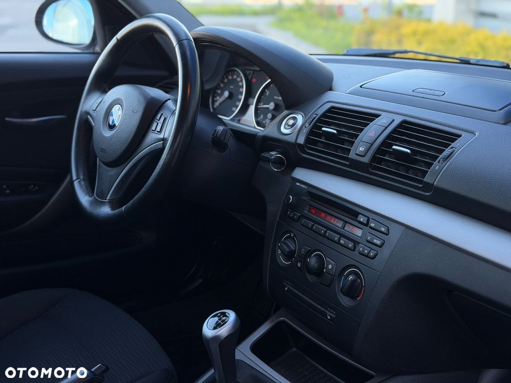BMW Seria 1 116i - 25