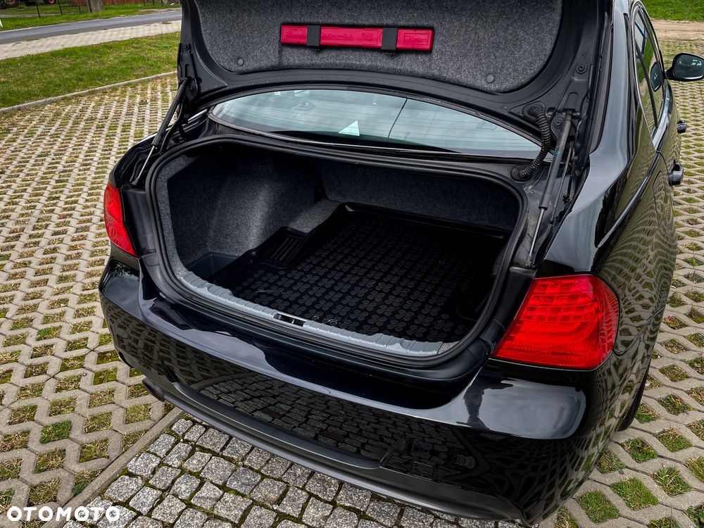 BMW Seria 3 318i Edition Sport - 13