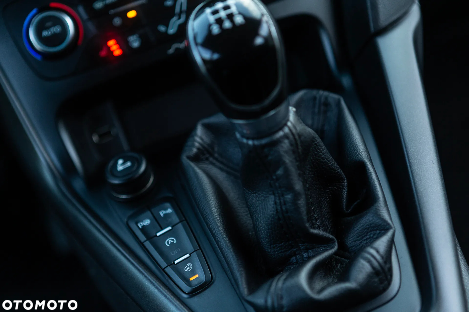 Ford Focus - 32