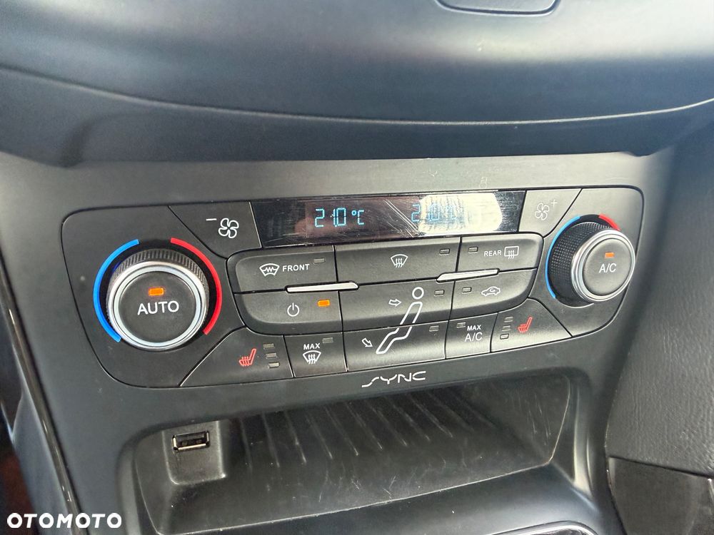 Ford Focus 1.0 EcoBoost Titanium - 29