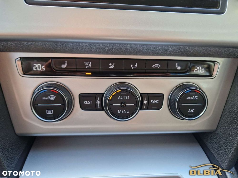 Volkswagen Passat - 32