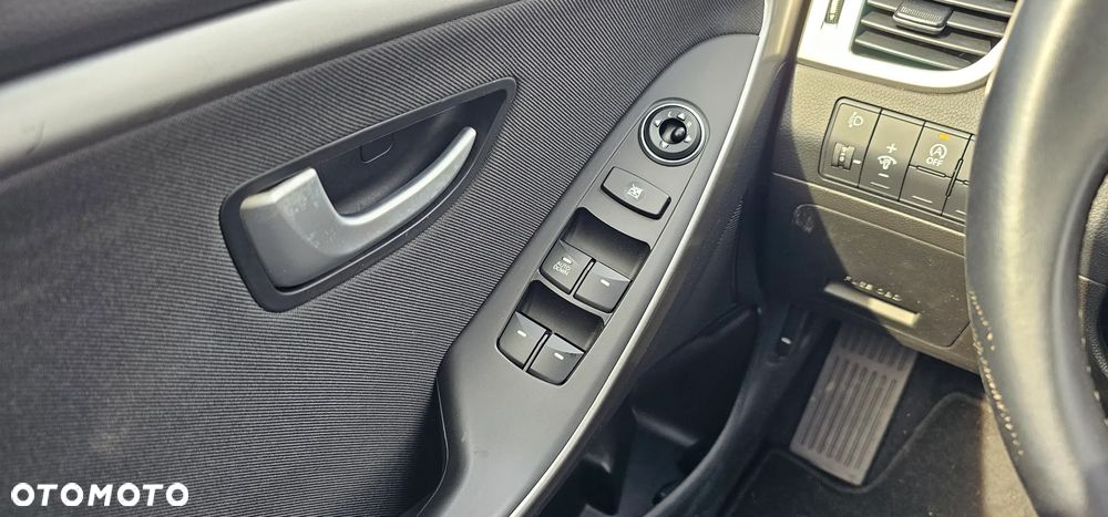 Hyundai i30 1.4 Select - 19