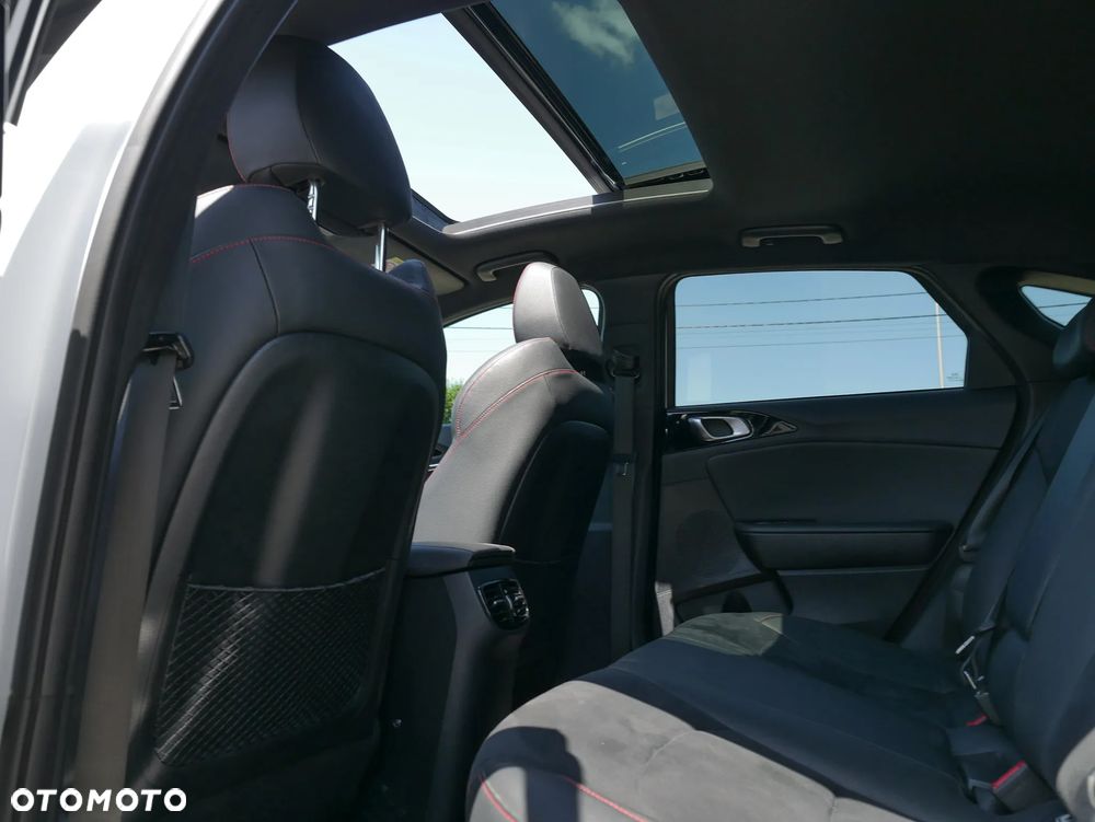 Kia ProCeed 1.6 T-GDI GT DCT - 11
