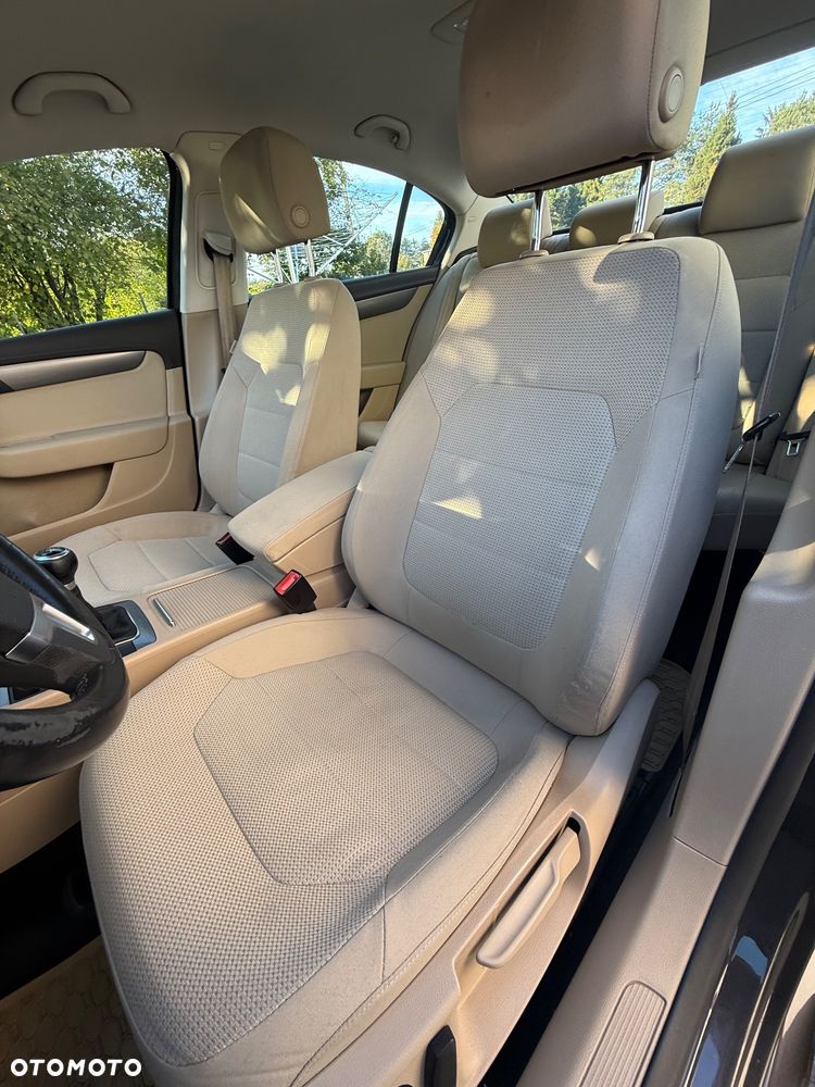 Volkswagen Passat - 24