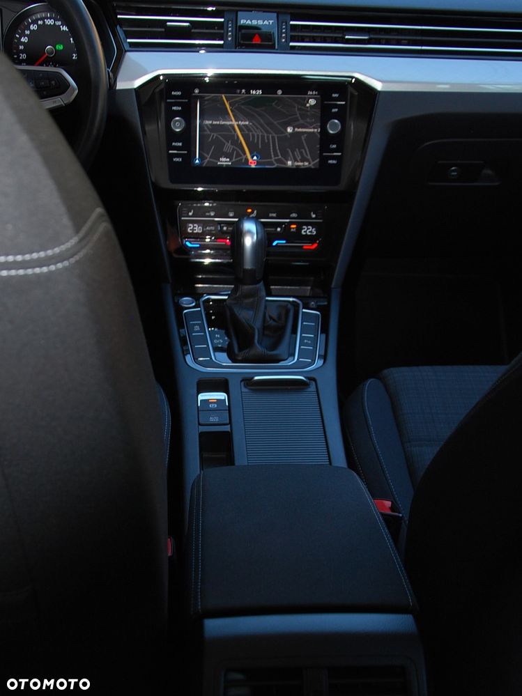 Volkswagen Passat - 38