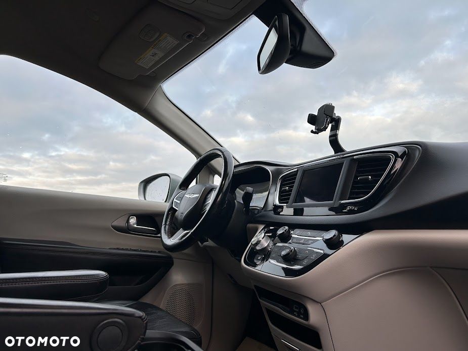 Chrysler Pacifica - 15