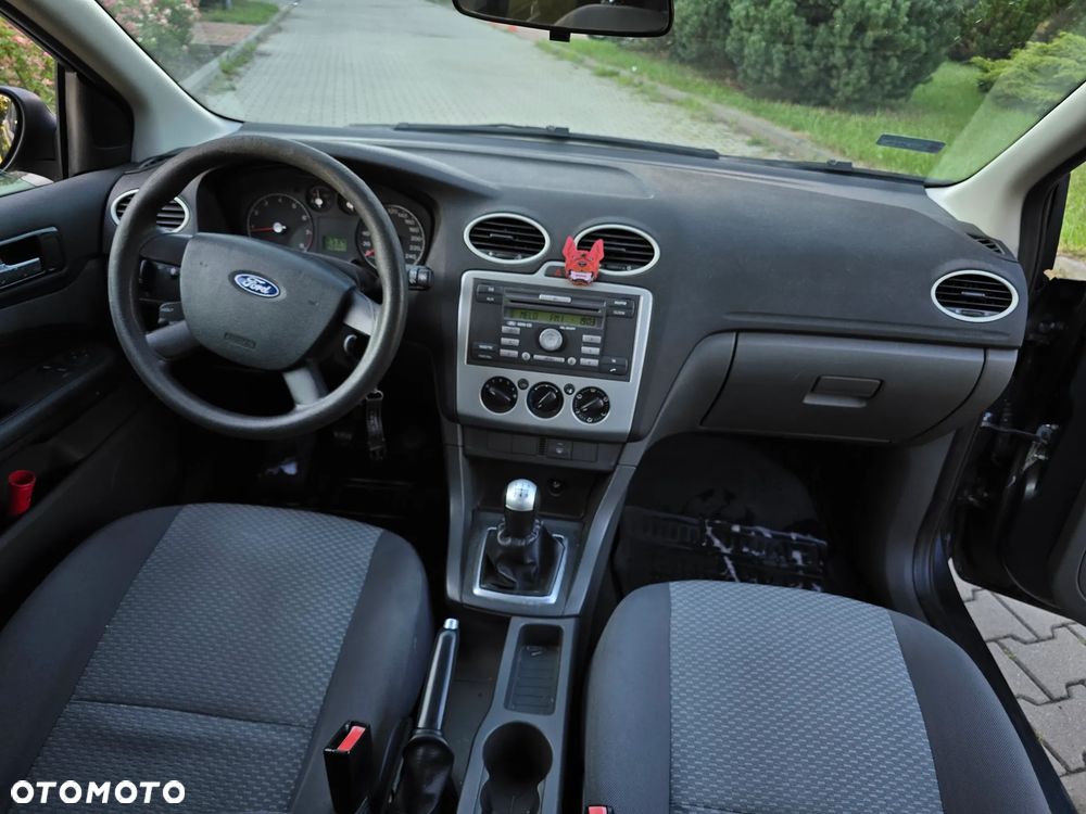 Ford Focus 1.6 Ambiente - 16