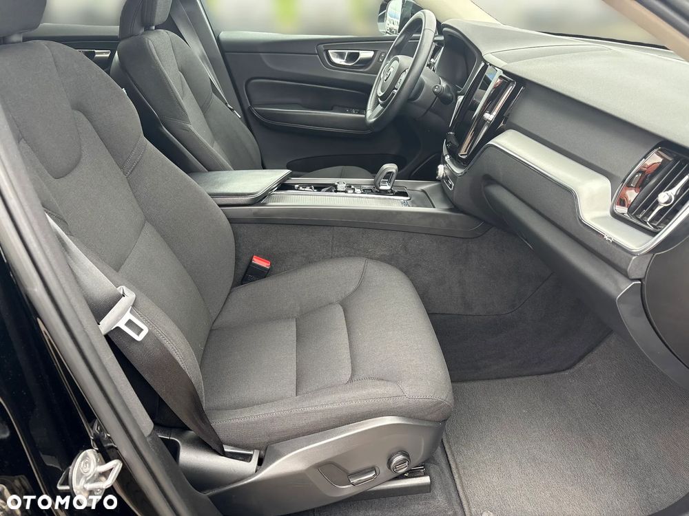 Volvo XC 60 B4 D AWD Momentum Pro - 17