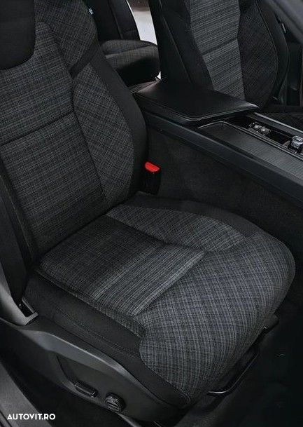 Volvo XC 60 B4 MHEV Momentum Pro - 14
