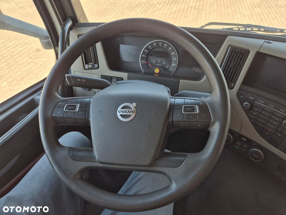 Volvo FM 340 4X2 / CHŁODNIA IZOTERMA / CARRIER VECTOR i350 / WINDA 2500KG / BEZWYPADKOWY / 1 WŁ / EURO 6 / AUTOMAT / IDEALNY / 9000KG ŁADOWNOŚĆ / WEBASTO - 28