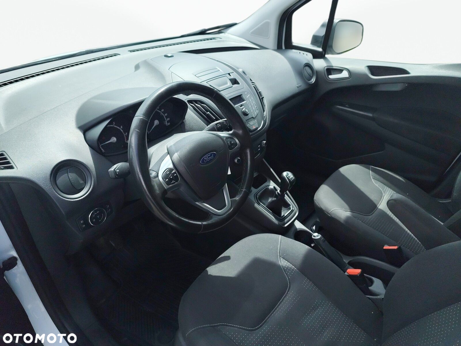 Ford transit-courier - 9
