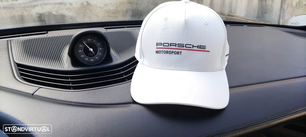 Porsche Taycan Cross Turismo 4 - 33