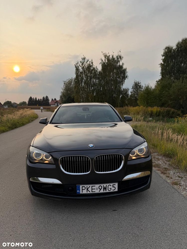 BMW Seria 7 750i xDrive - 5