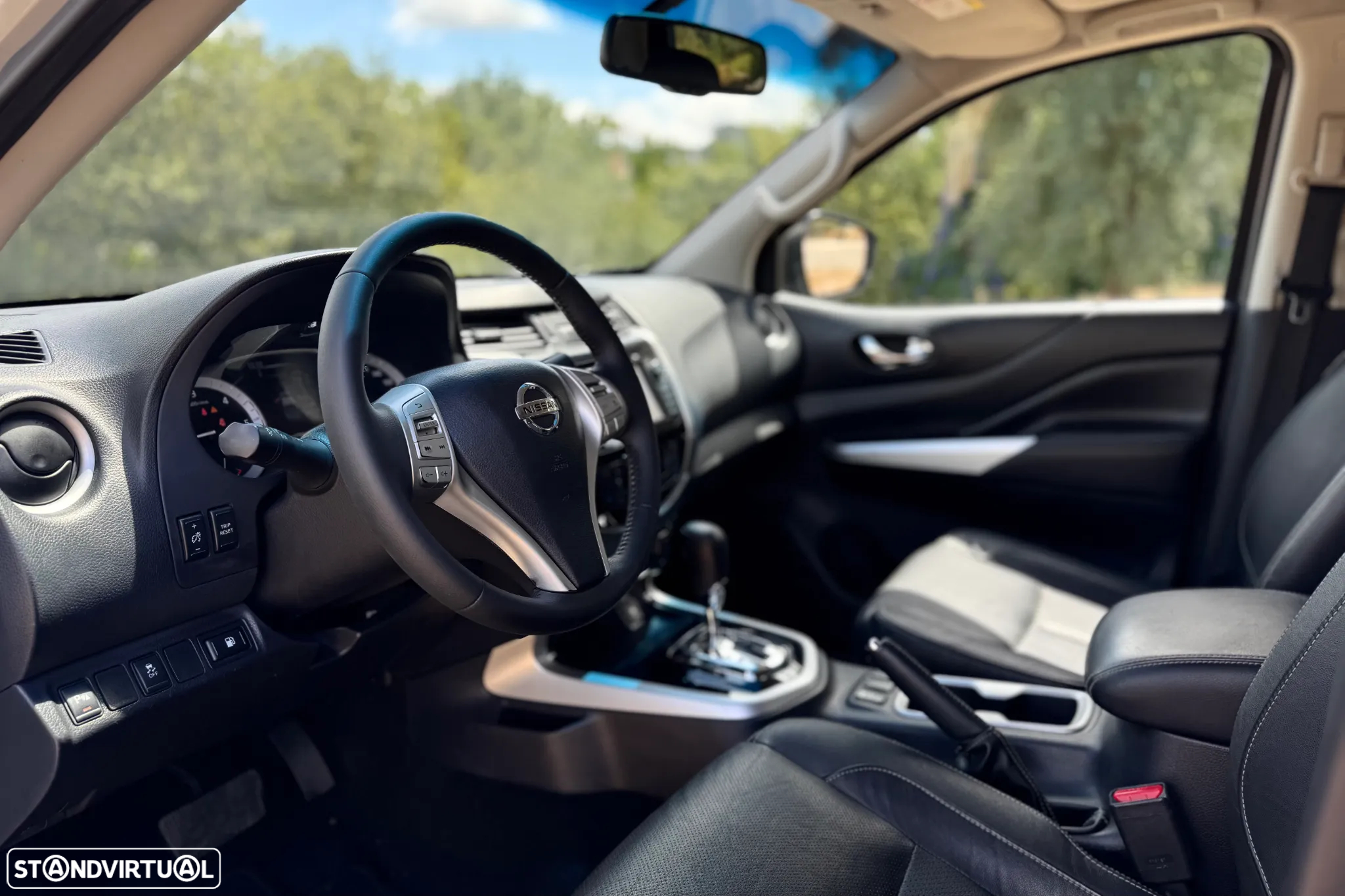 Nissan Navara 2.3 dCi CD 4WD Tekna Auto - 30