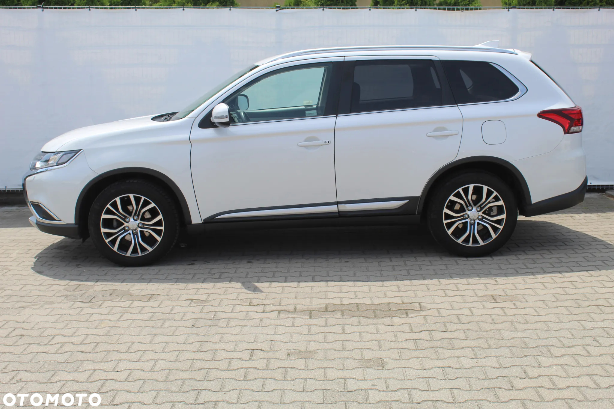 Mitsubishi Outlander 2.0 Intense + 4WD CVT - 2