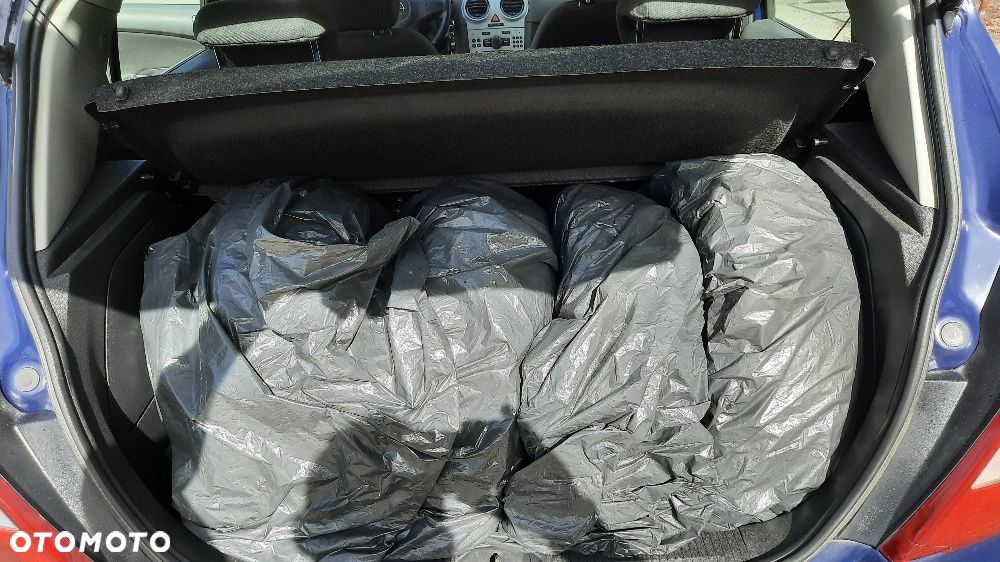 Opel Corsa 1.2 16V Essentia - 18