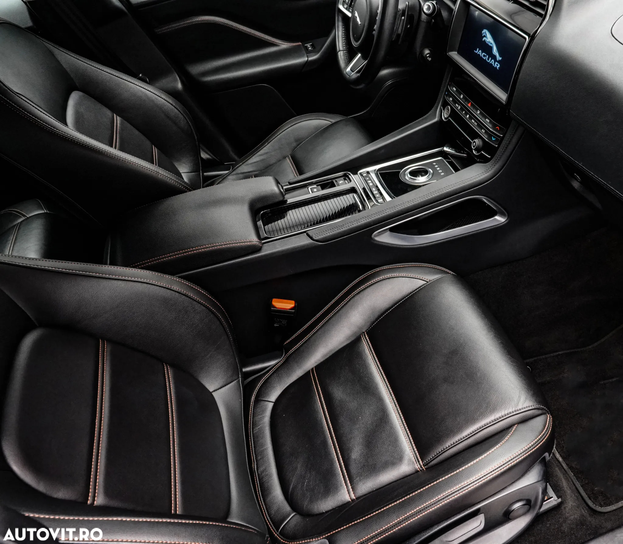Jaguar F-Pace 25d AWD Pure - 13