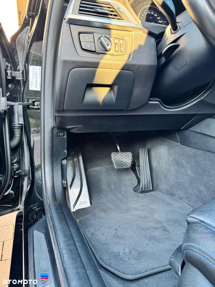 BMW Seria 3 330i xDrive M Sport Shadow - 11