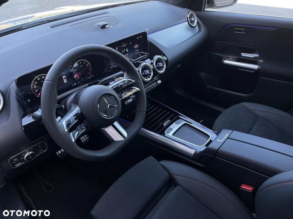 Mercedes-Benz GLA - 11