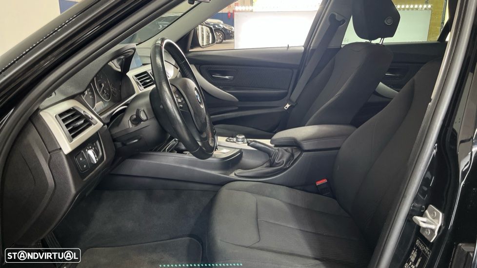 BMW 318 d Touring Advantage Auto - 11