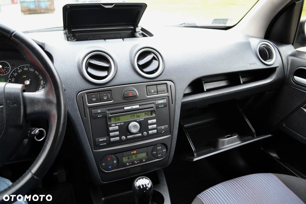 Ford Fusion 1.6 Ambiente - 19