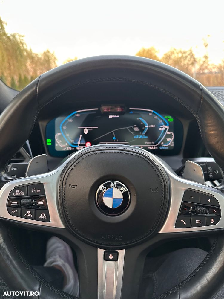 BMW Seria 3 330e Aut. Luxury Line - 16