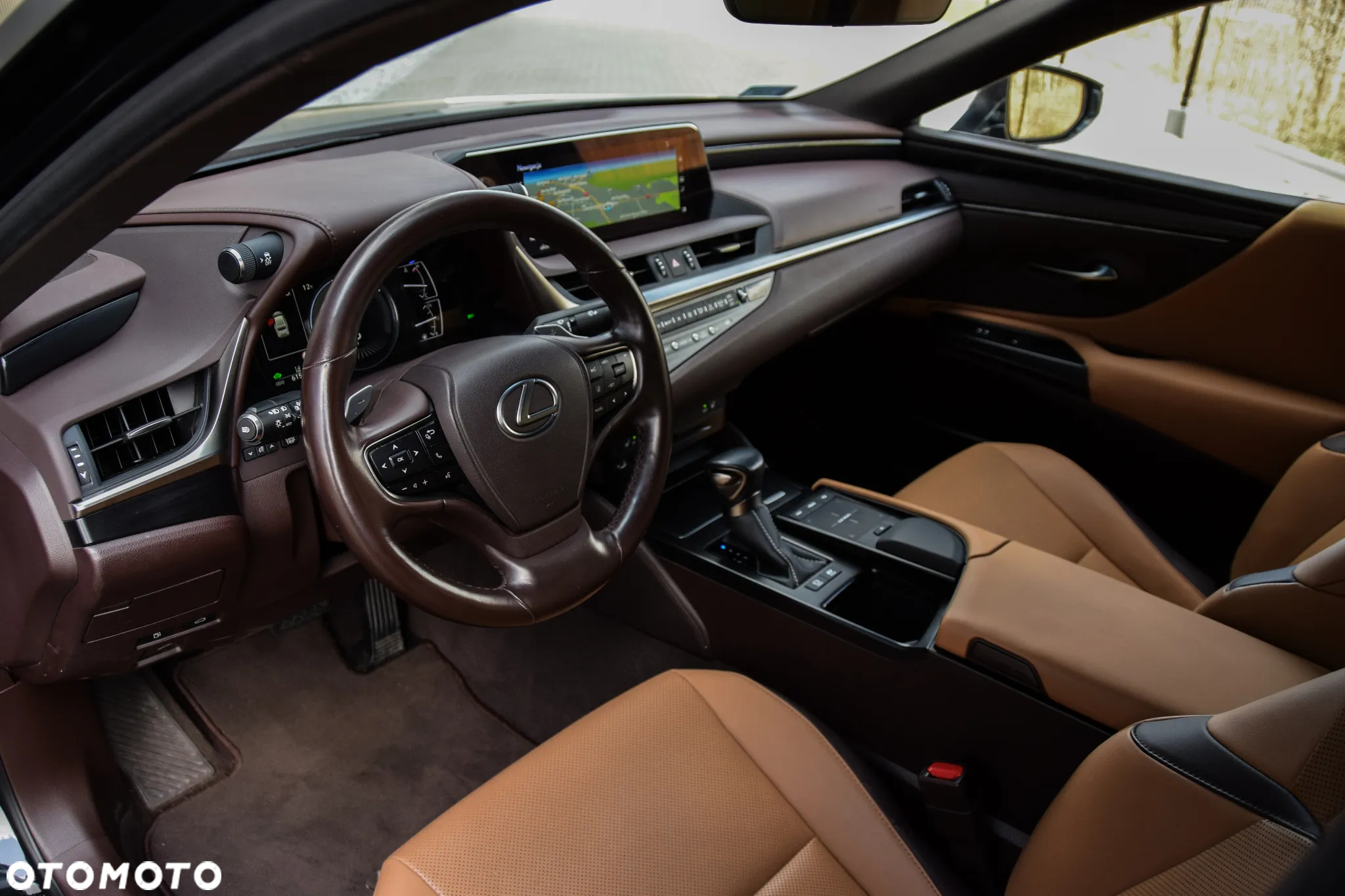Lexus ES 300h Business Edition + - 3