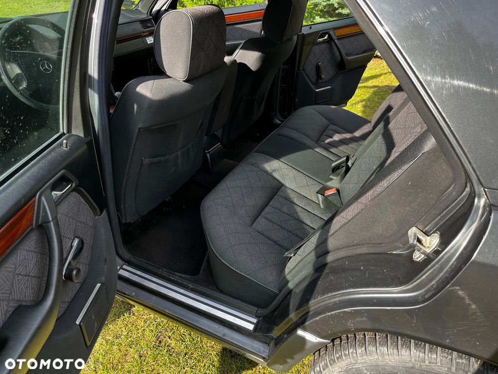 Mercedes-Benz Klasa E 250 T Diesel - 36