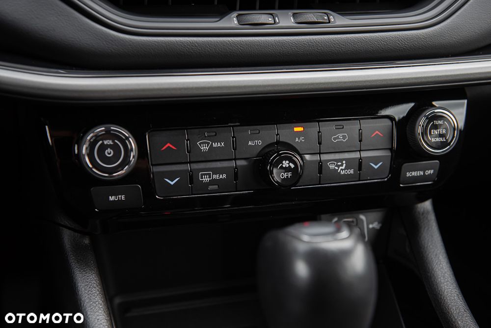 Jeep Compass - 28