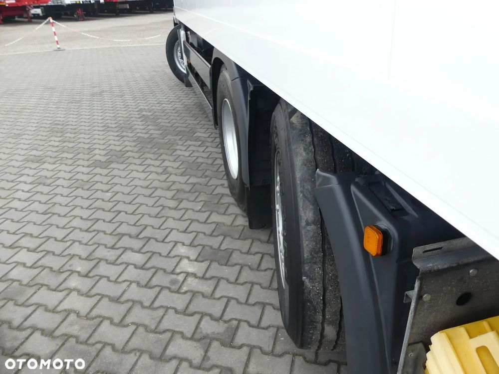 MAN TGA 26.400 6x2 / CHŁODNIA / EURO 4 / KABINA SYPIALNA / - 16