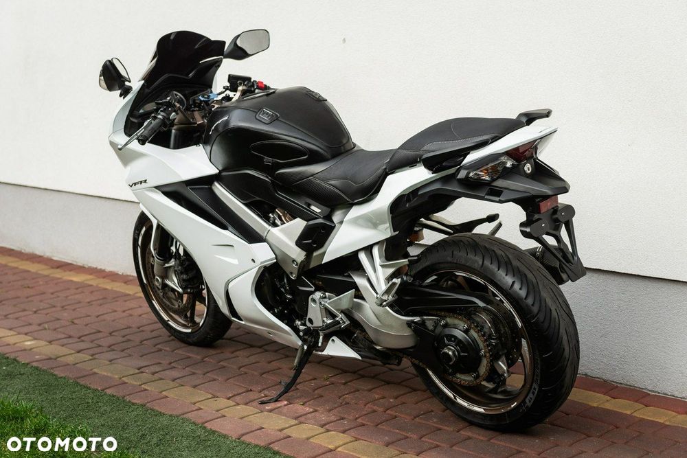 Honda VFR - 4