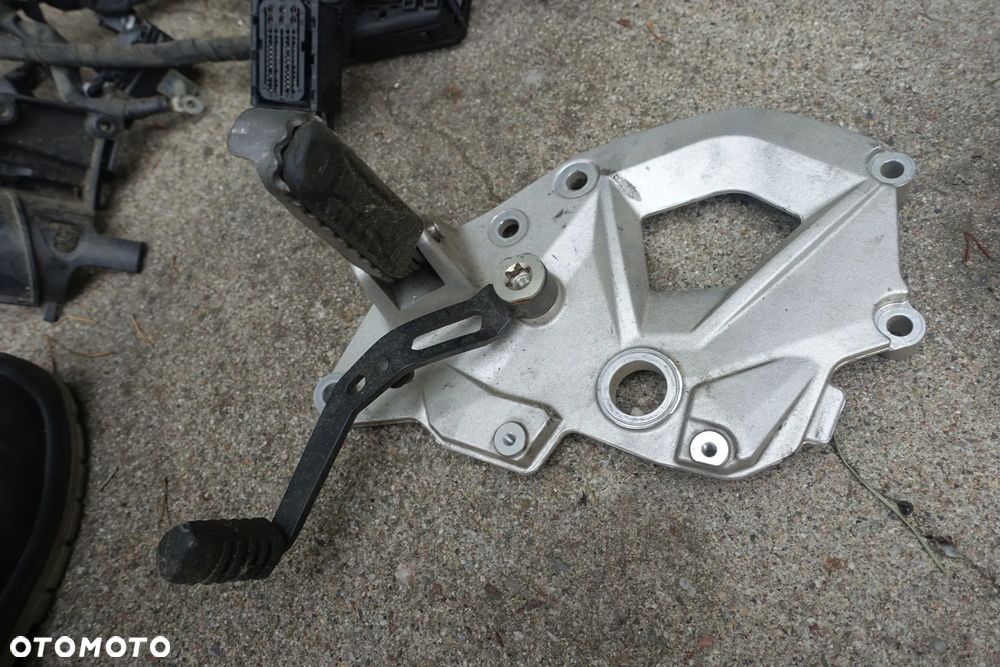 AMORTYZATOR TŁUMIK MANETKI POMPA ABS CZĘŚCI itp. BMW F750 GS 18r. - 31