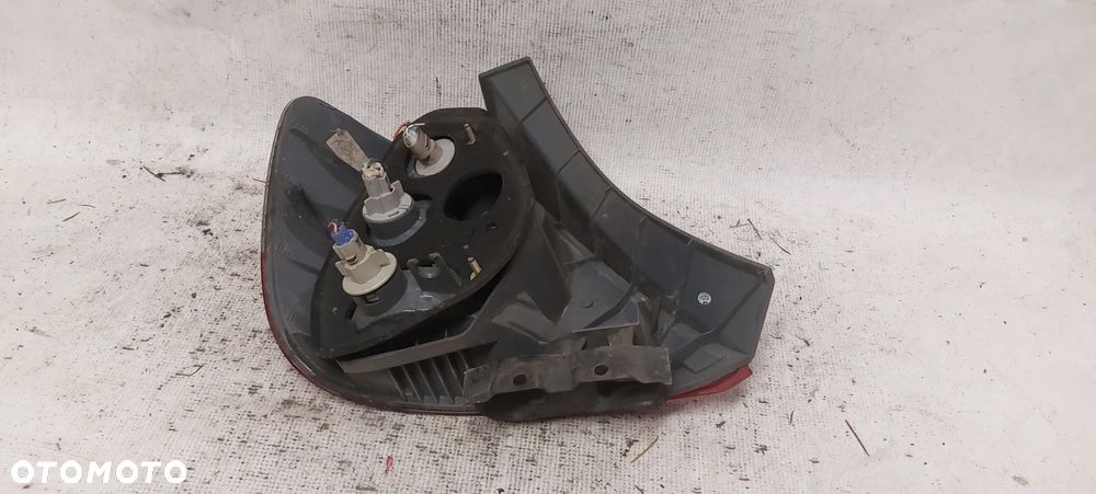 .   TYL TYLNA  LAMPA PRAWA HONDA CIVIC 7 3D - 5