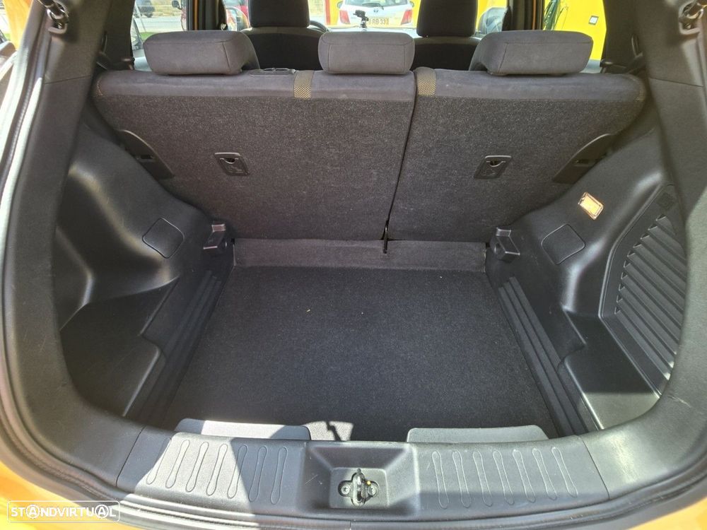 Nissan Juke 1.6 DIG-T Tekna Premium Ext.1 Yellow S. — fotografia 7