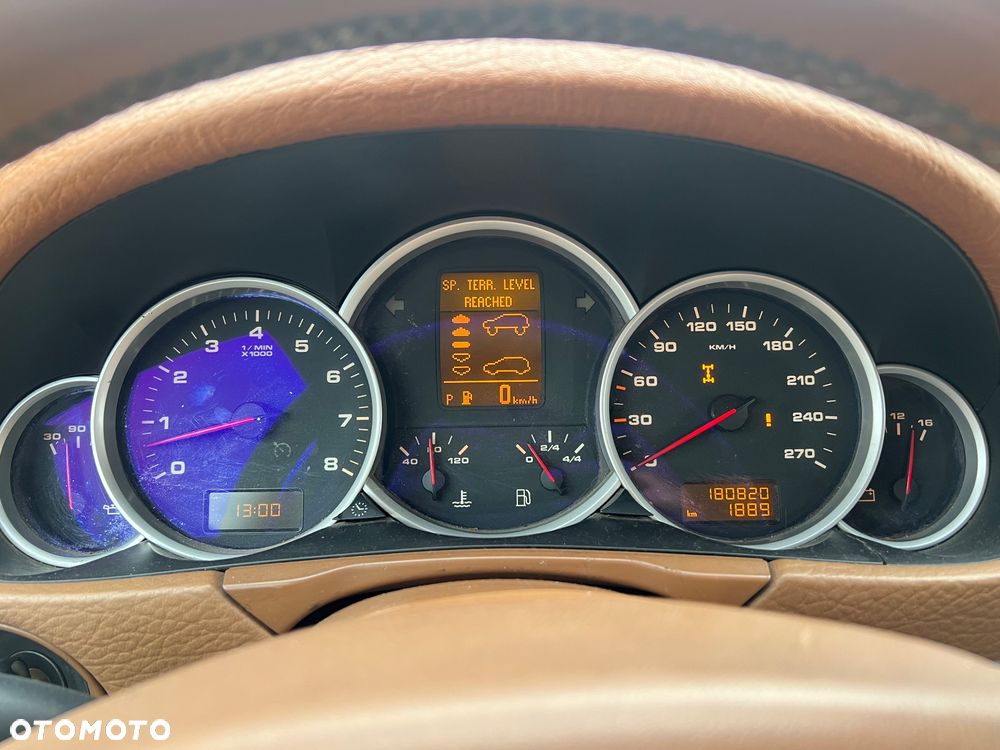 Porsche Cayenne - 36