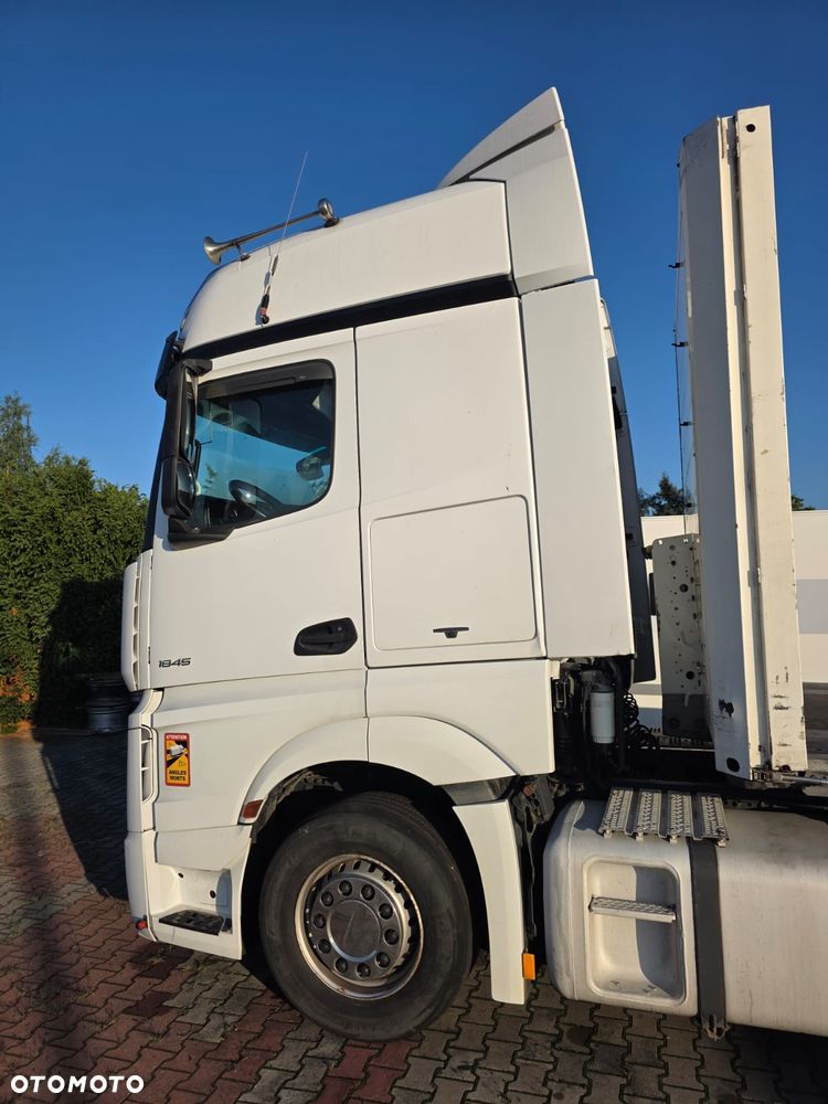 Mercedes-Benz Actros - 3