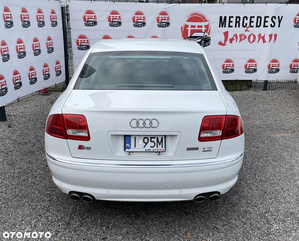 Audi S8 - 2