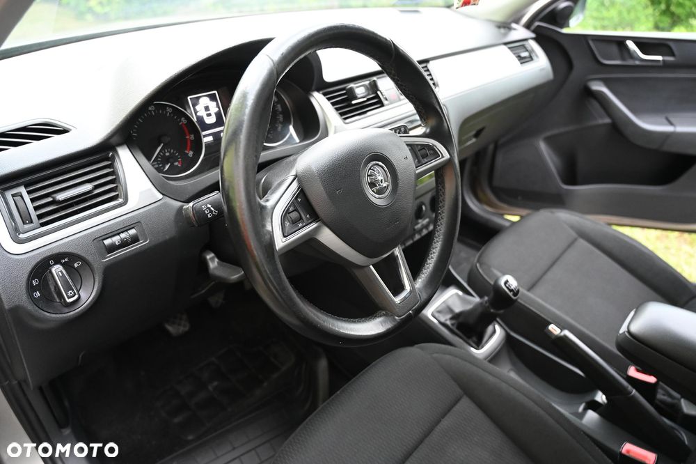 Skoda RAPID 1.2 TSI Ambition - 18