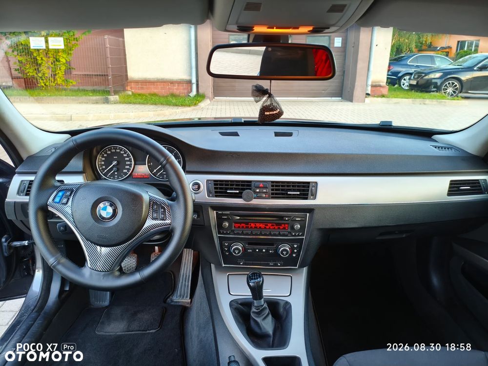 BMW Seria 3 320i - 5