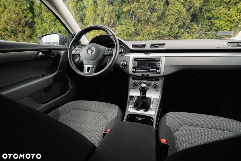 Volkswagen Passat - 17