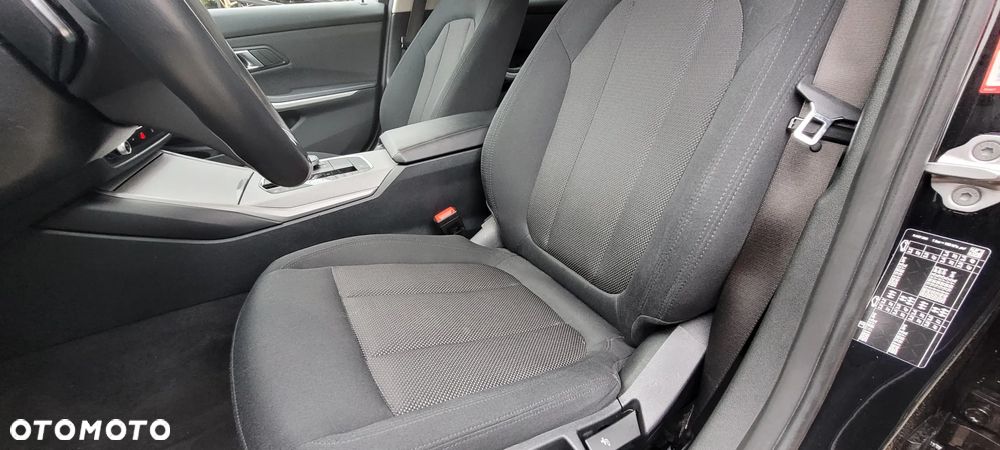 BMW Seria 3 320i Sport Line Shadow - 25
