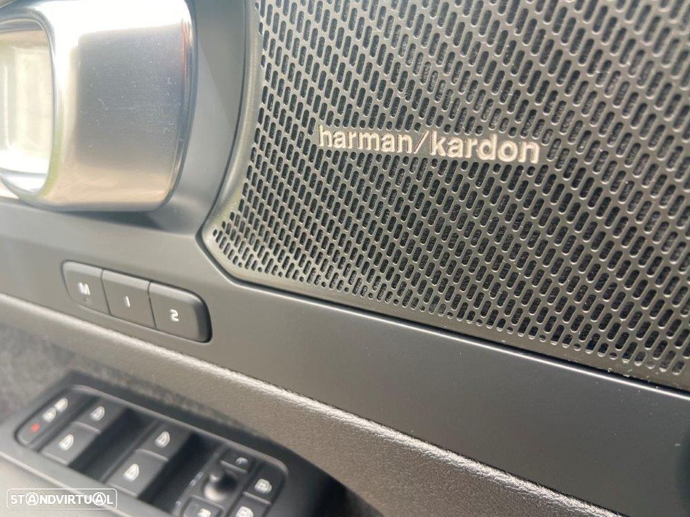 Volvo XC 40 2.0 B3 Black Edition - 24