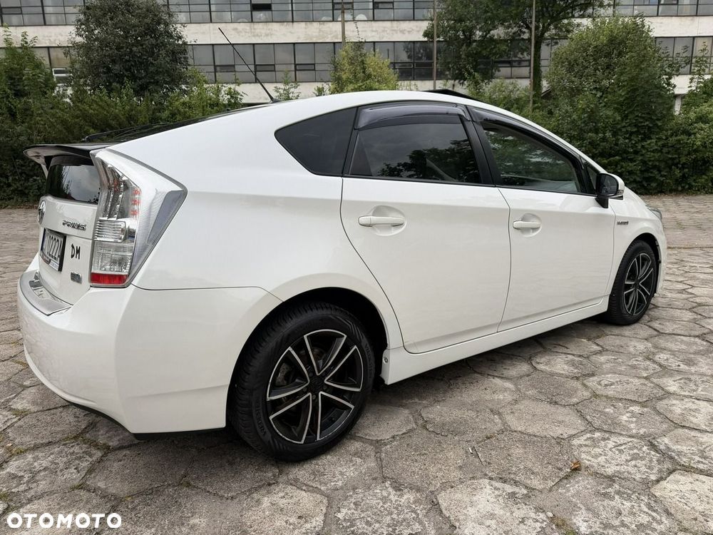 Toyota Prius - 4