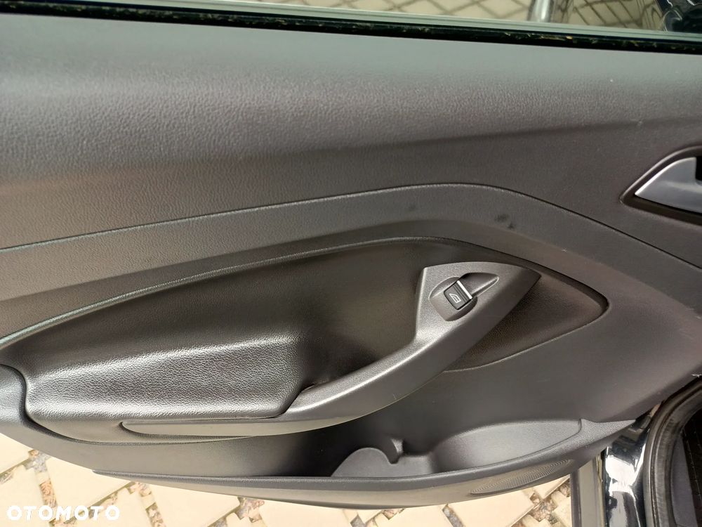 Ford Kuga 2.0 TDCi 2x4 Titanium - 24