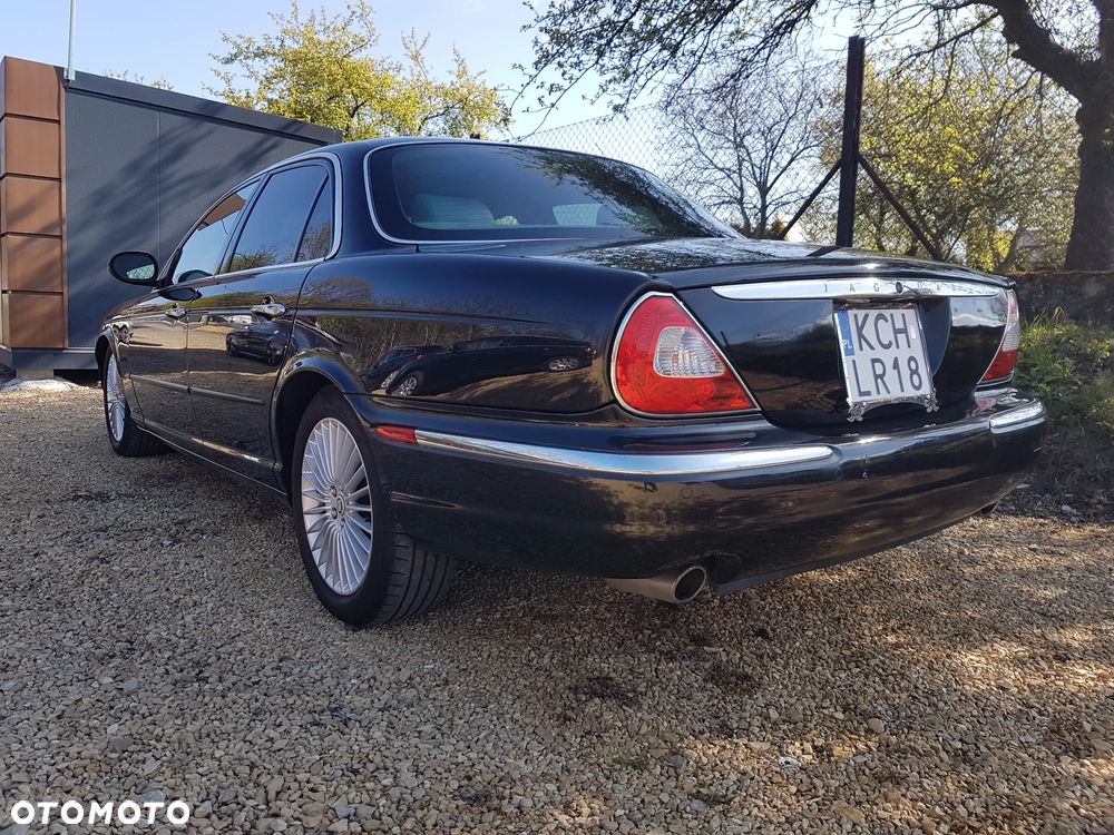 Jaguar XJ - 4