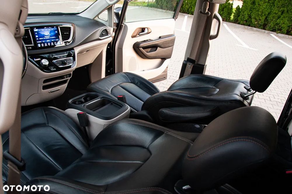 Chrysler Pacifica - 33