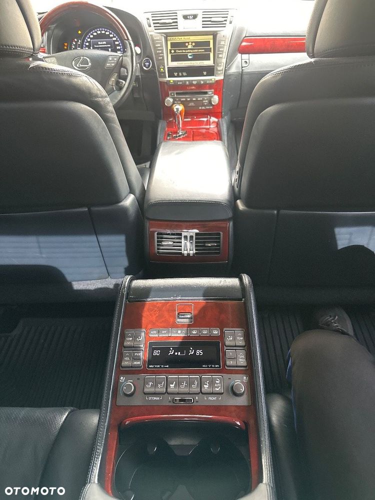 Lexus LS - 20